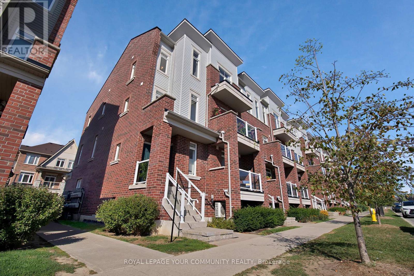 Photo 3 of 2574 William Jackson Drive, Pickering ON
