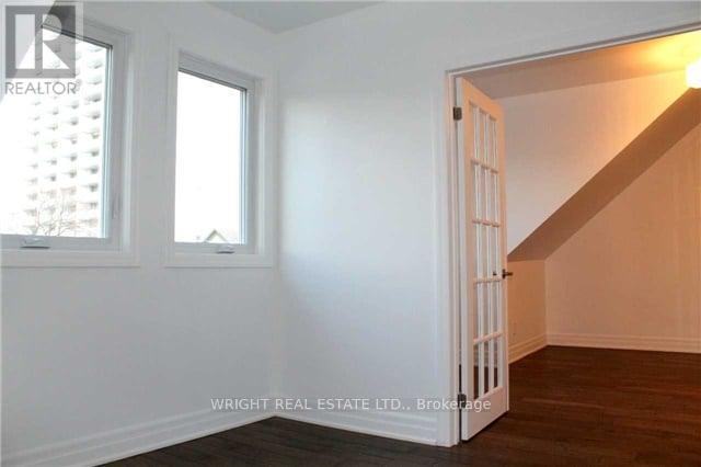 Photo 6 of 3 120 Walmer Road, Toronto ON