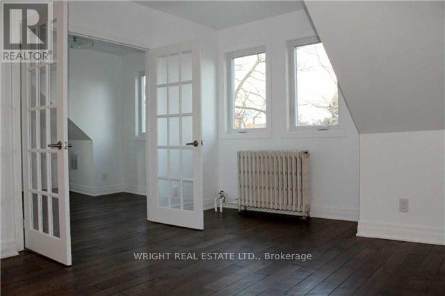 Photo 3 of 3 120 Walmer Road, Toronto ON