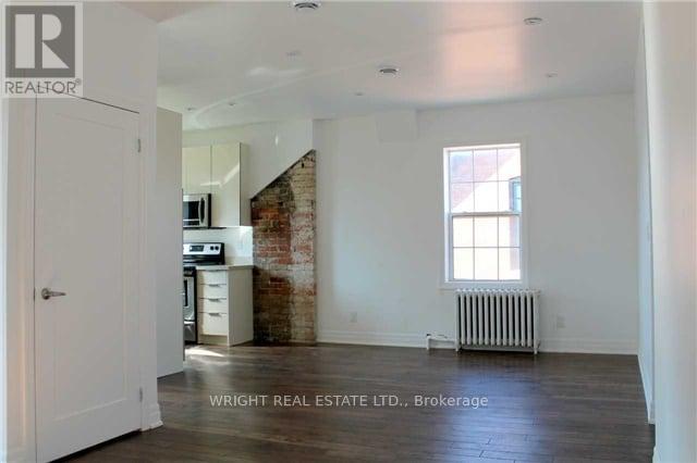 Photo 1 of 3 120 Walmer Road, Toronto ON
