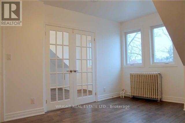 Photo 5 of 3 120 Walmer Road, Toronto ON