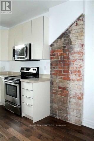Photo 2 of 3 120 Walmer Road, Toronto ON