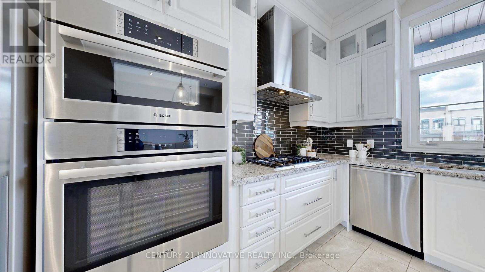Photo 11 of 577 Marc Santi Boulevard, Vaughan ON