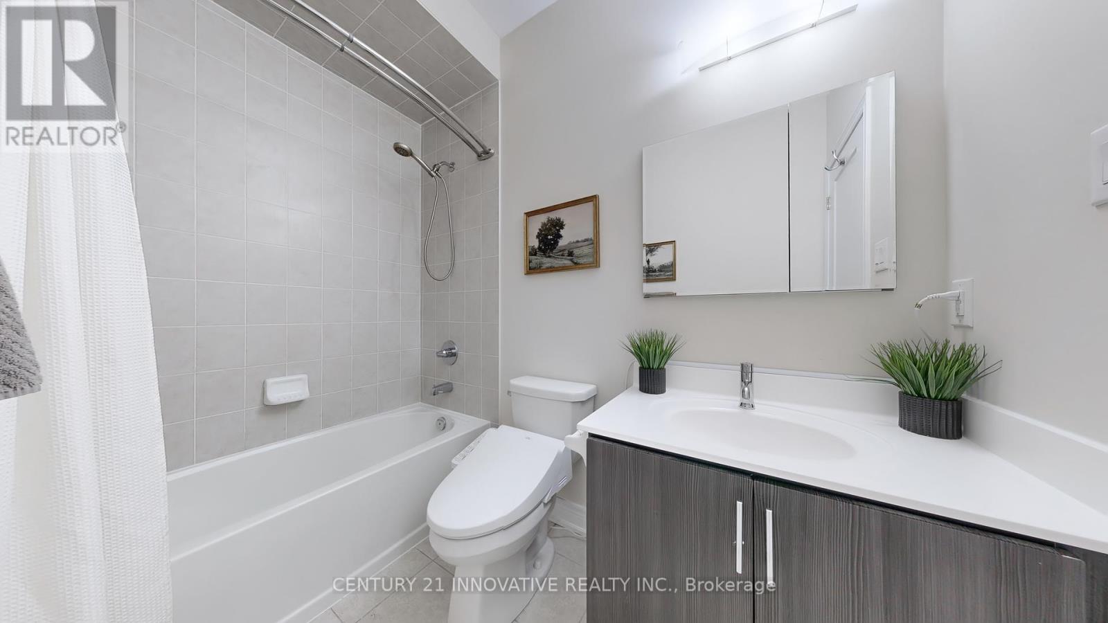 Photo 25 of 577 Marc Santi Boulevard, Vaughan ON