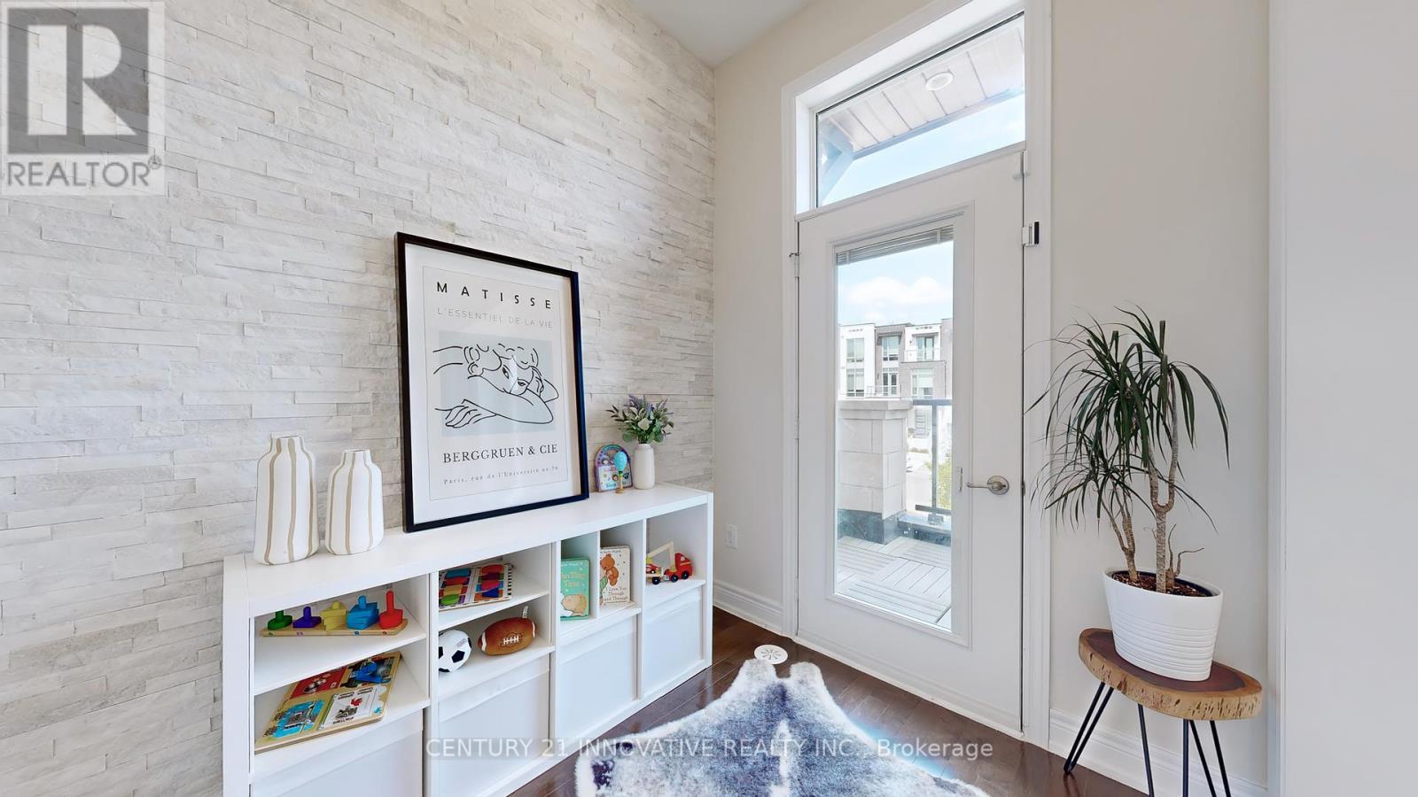 Photo 5 of 577 Marc Santi Boulevard, Vaughan ON