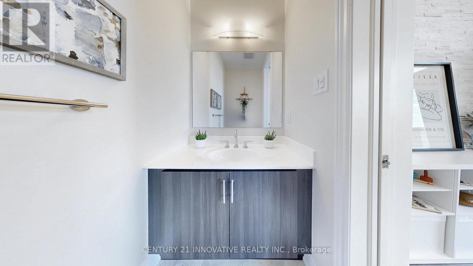 Photo 7 of 577 Marc Santi Boulevard, Vaughan ON