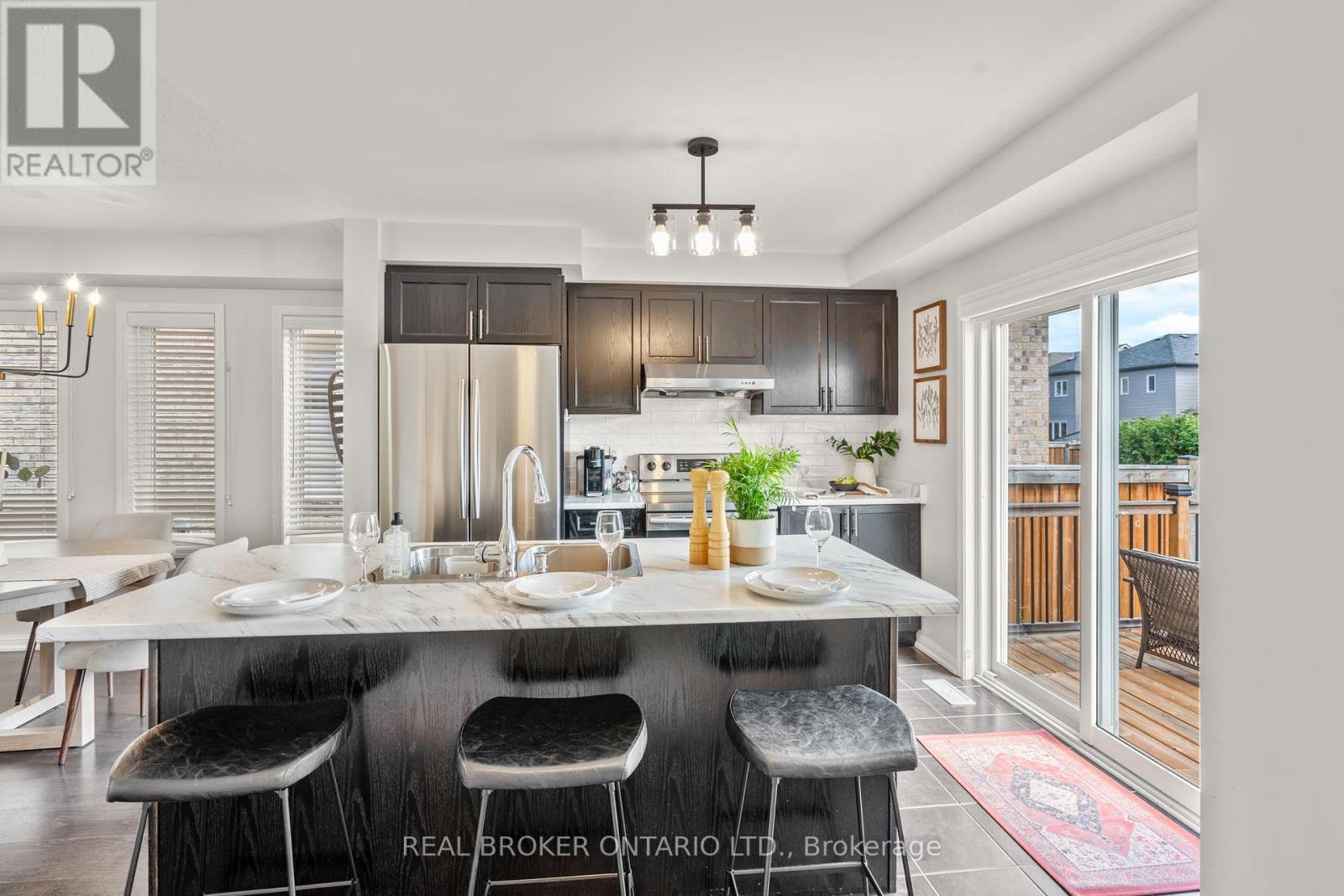 Photo 11 of 5 Don Hadden Crescent, Brock ON