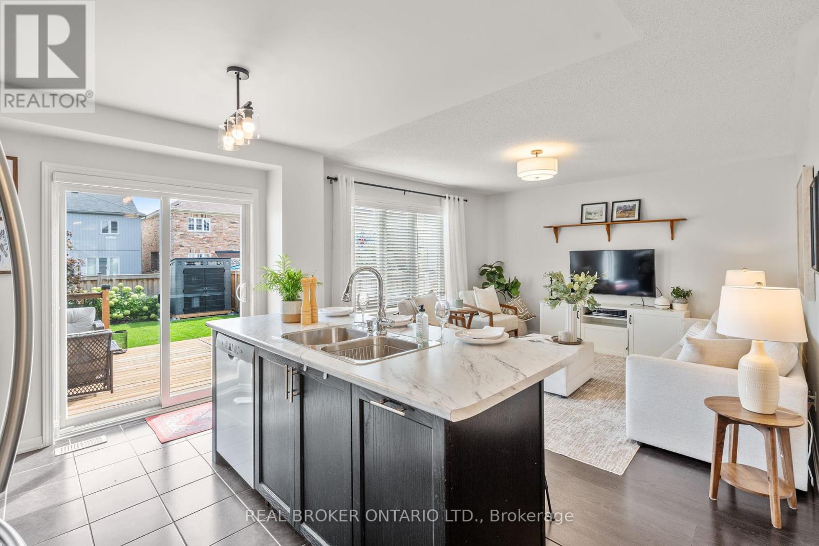 Photo 7 of 5 Don Hadden Crescent, Brock ON