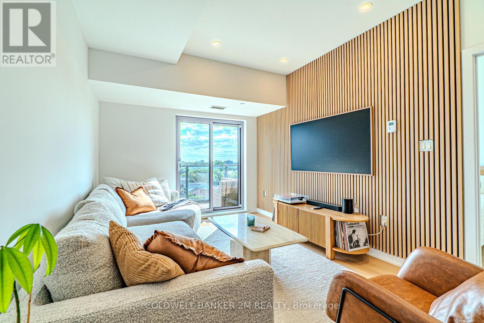 Photo 13 of 817 2433 Dufferin Street, Toronto ON