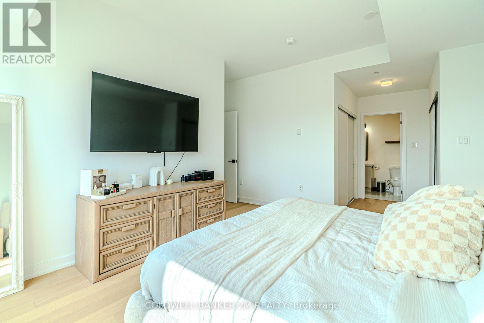 Photo 23 of 817 2433 Dufferin Street, Toronto ON