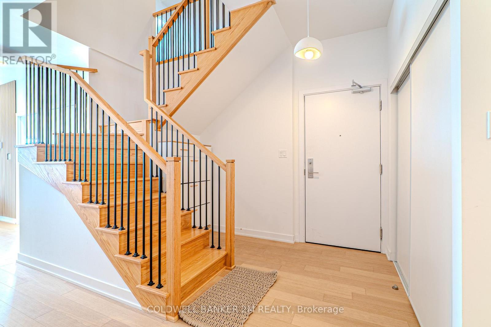 Photo 7 of 817 2433 Dufferin Street, Toronto ON