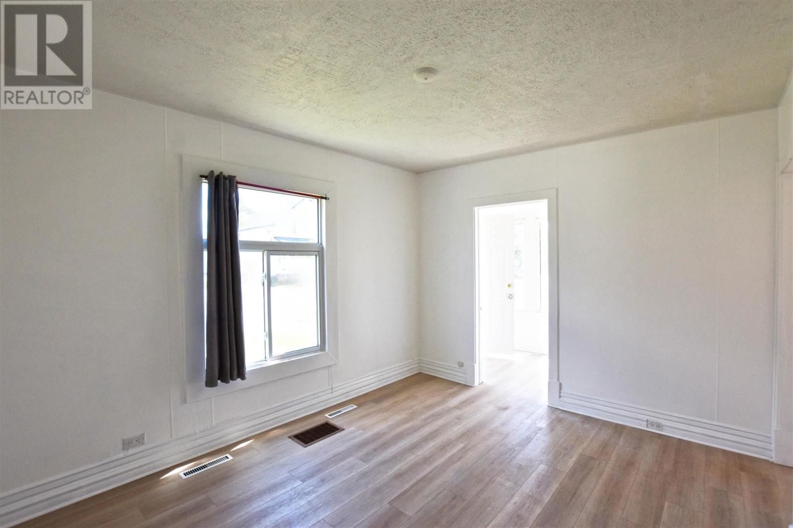 Photo 16 of 499 Bush St, Sault Ste Marie ON