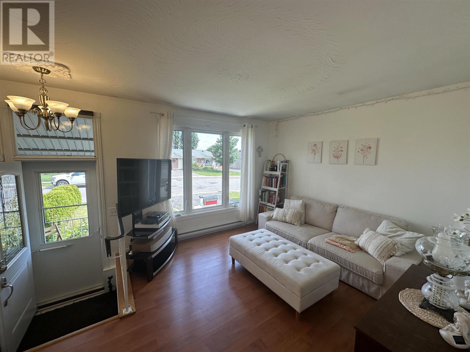 Photo 6 of 639 Placid Ave, Sault Ste Marie ON
