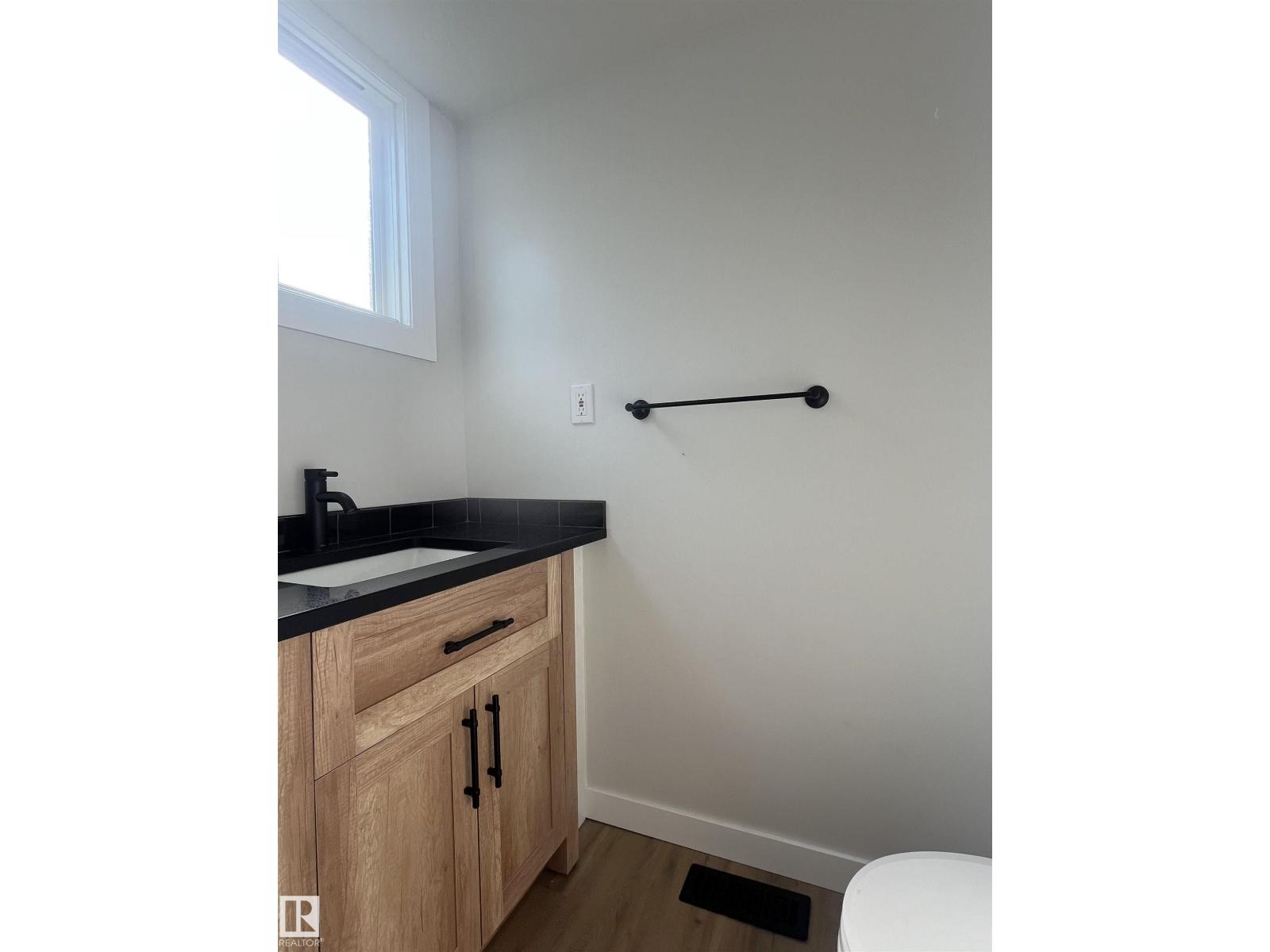 Photo 12 of 16307 112 St Nw, Edmonton AB