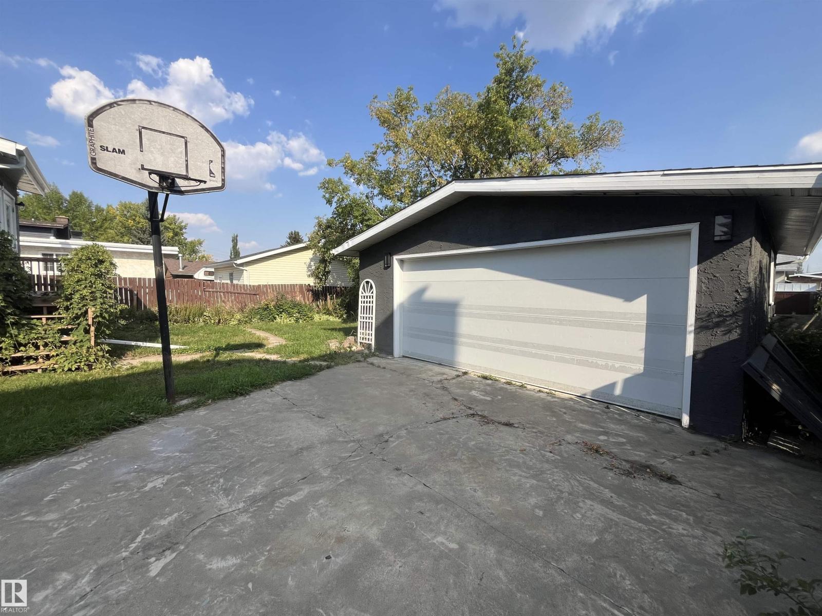 Photo 25 of 16307 112 St Nw, Edmonton AB