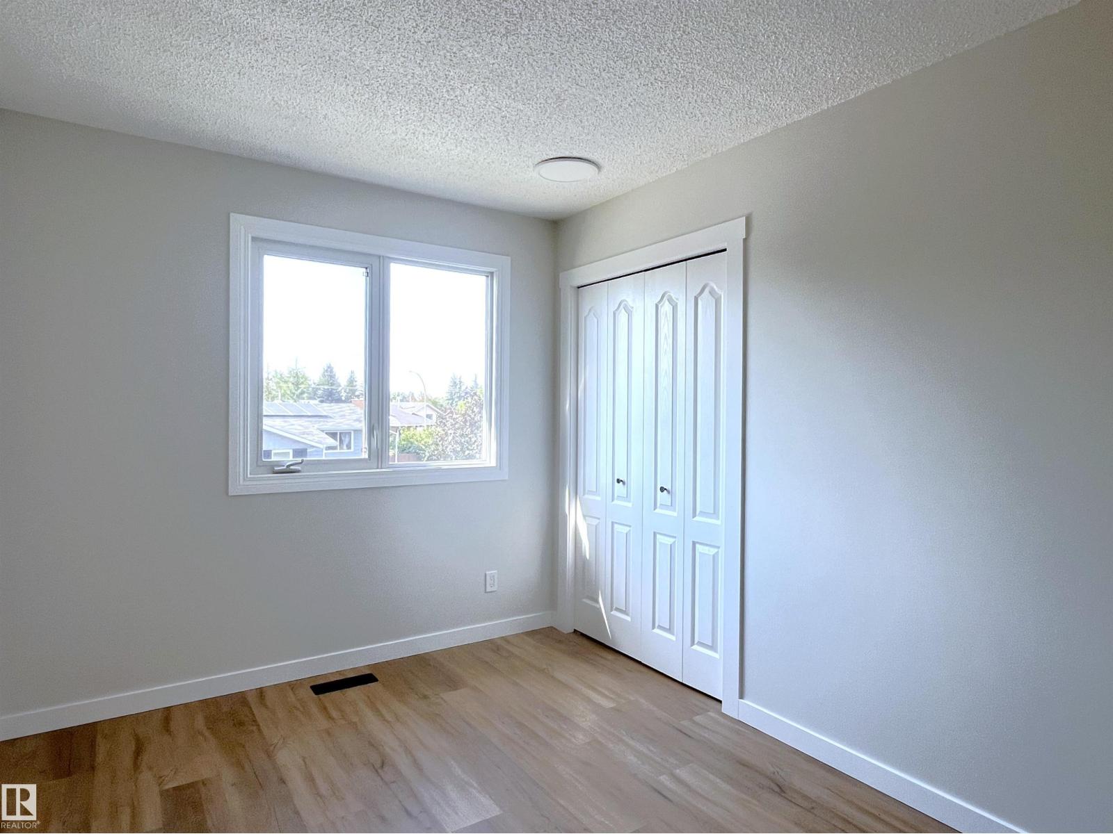 Photo 18 of 16307 112 St Nw, Edmonton AB