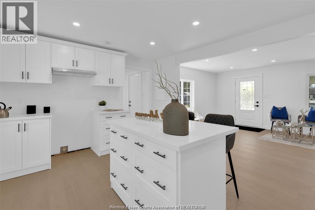 Photo 12 of 51 Senator Street, Lasalle ON