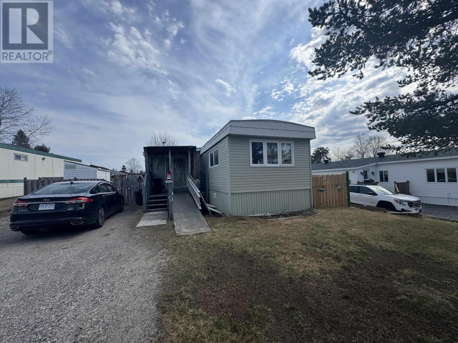 Photo 2 of 22 Jackson Cres, Marathon ON