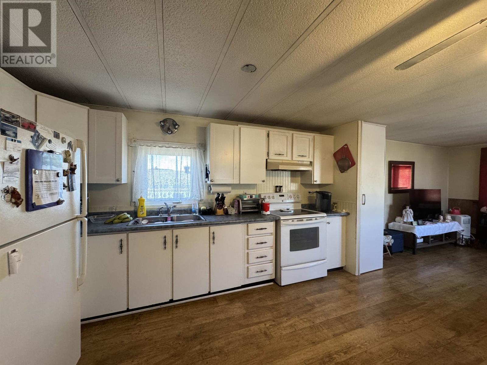 Photo 6 of 22 Jackson Cres, Marathon ON