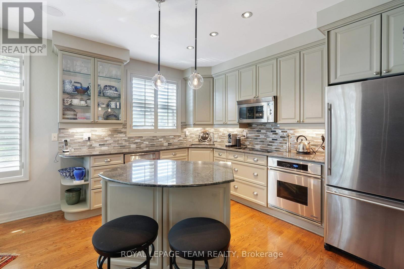 Photo 15 of 201 Clearview Avenue, Ottawa ON