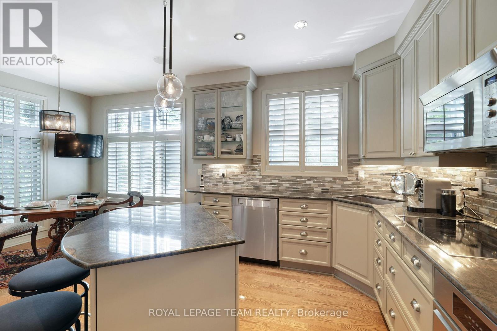 Photo 16 of 201 Clearview Avenue, Ottawa ON