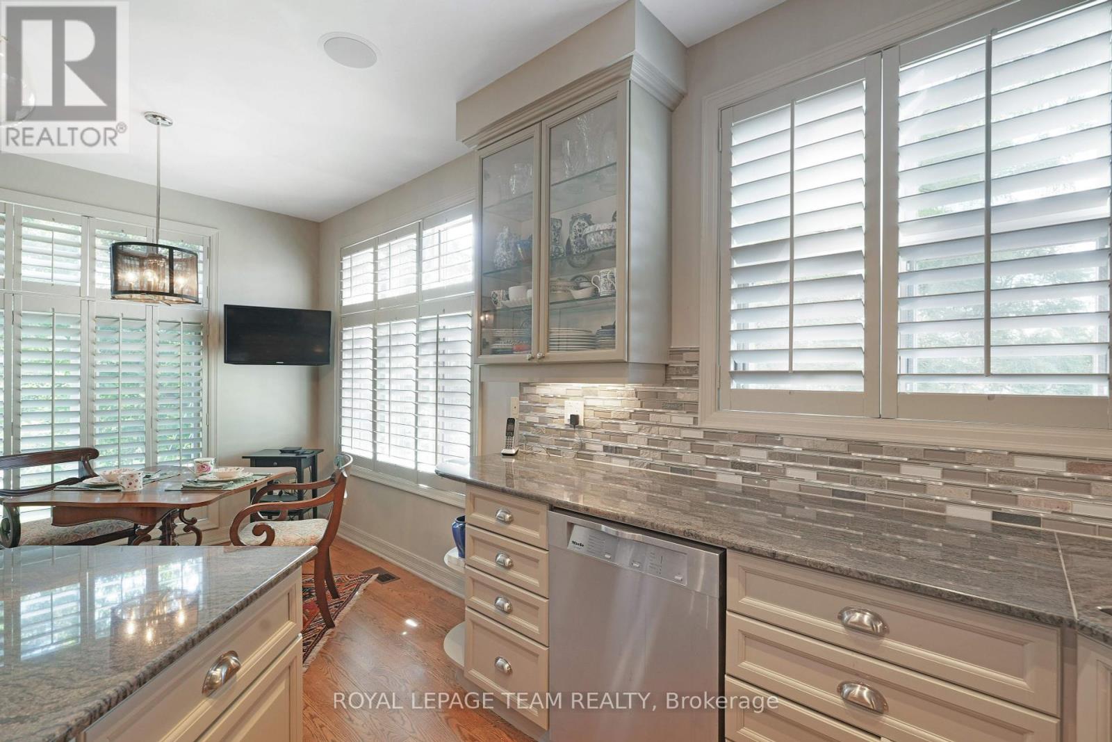 Photo 17 of 201 Clearview Avenue, Ottawa ON
