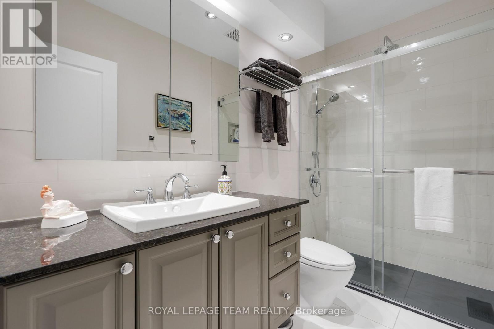 Photo 29 of 201 Clearview Avenue, Ottawa ON