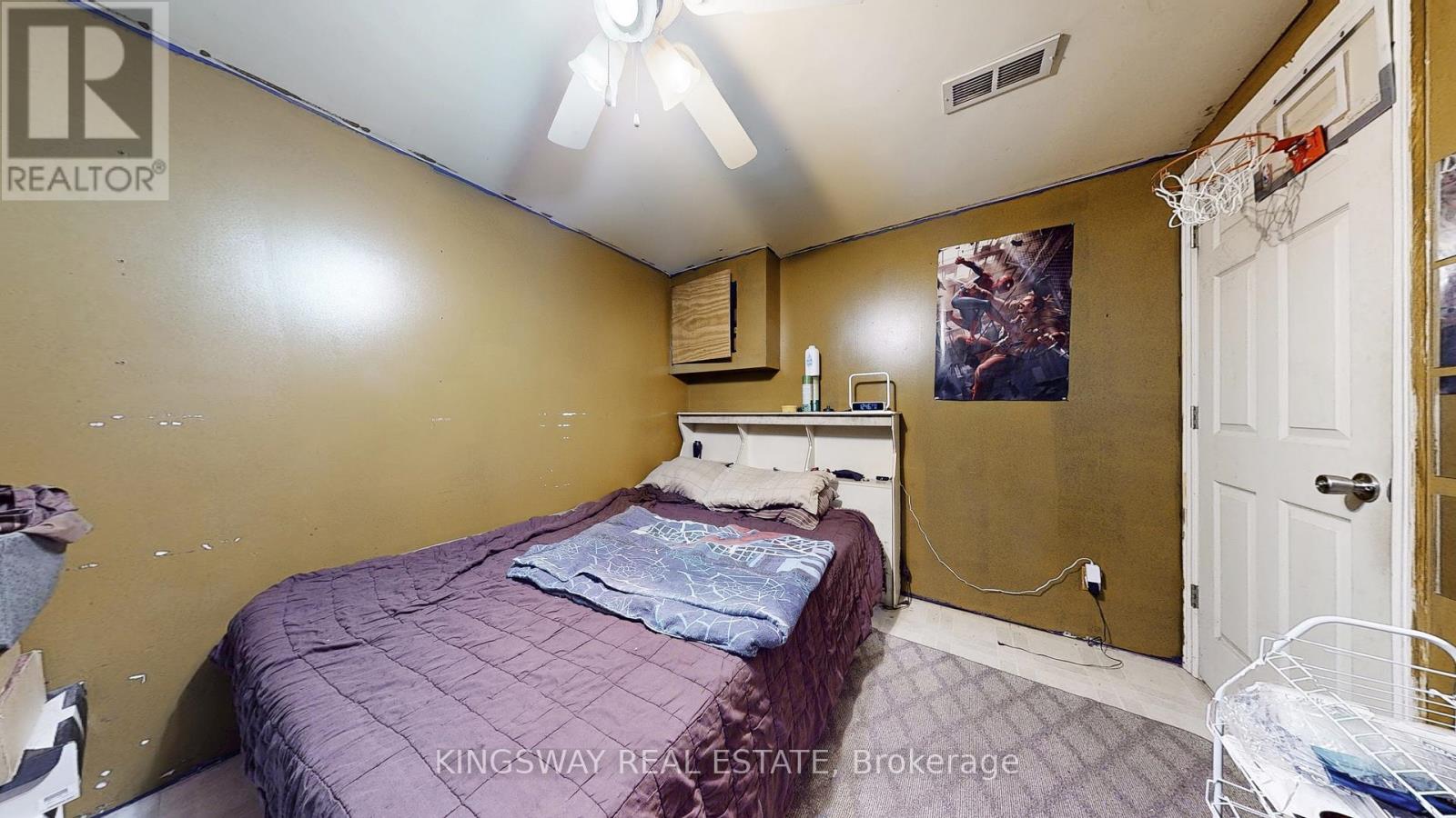 Photo 18 of 111 105 Hansen Road N, Brampton ON