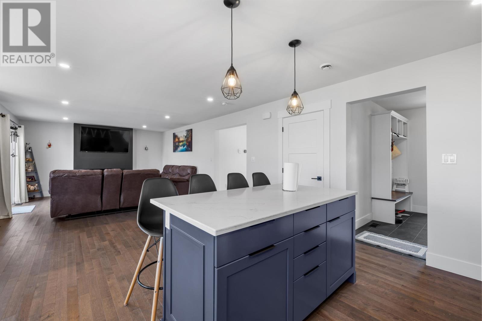 35 East Royalty Road - 17