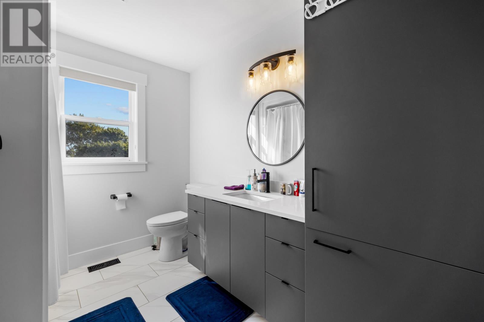 35 East Royalty Road - 40