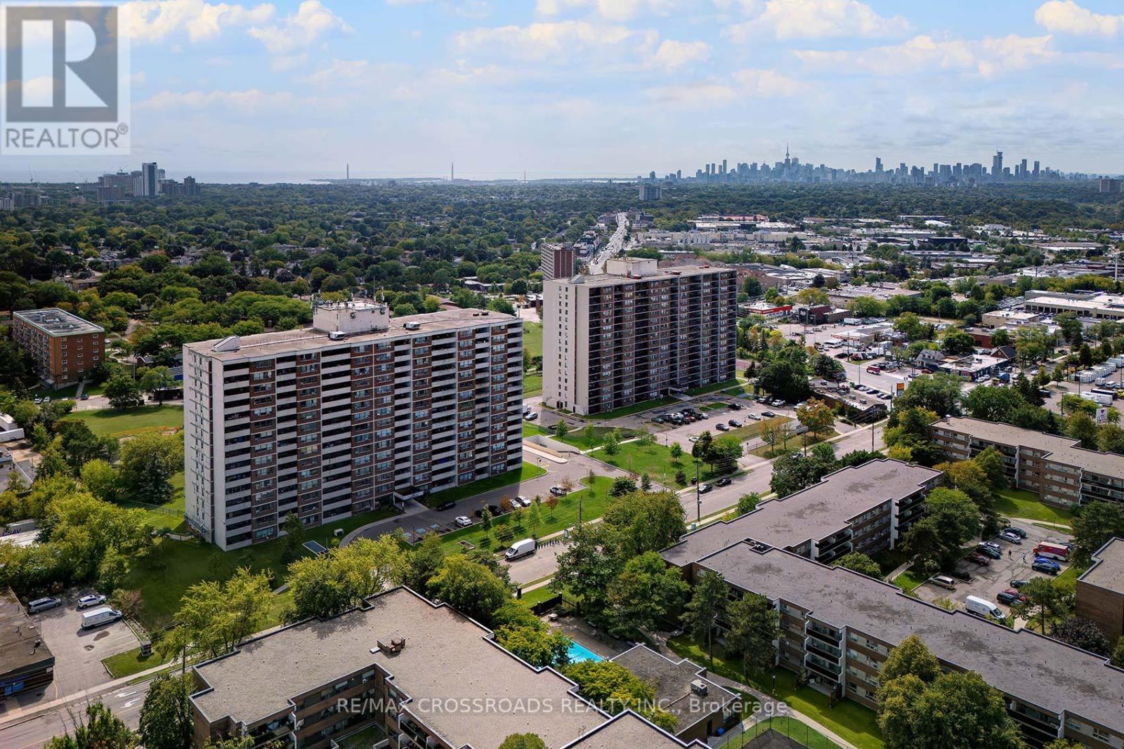 Photo 1 of 210 25 Sunrise Avenue, Toronto ON
