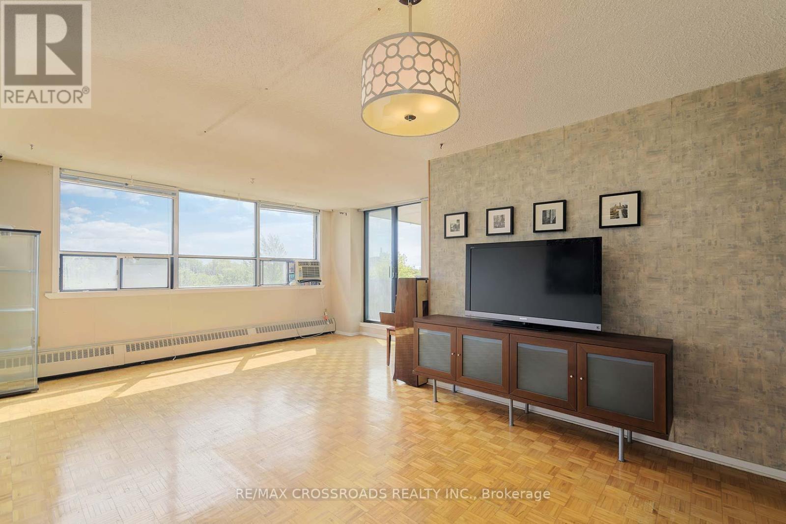 Photo 10 of 210 25 Sunrise Avenue, Toronto ON