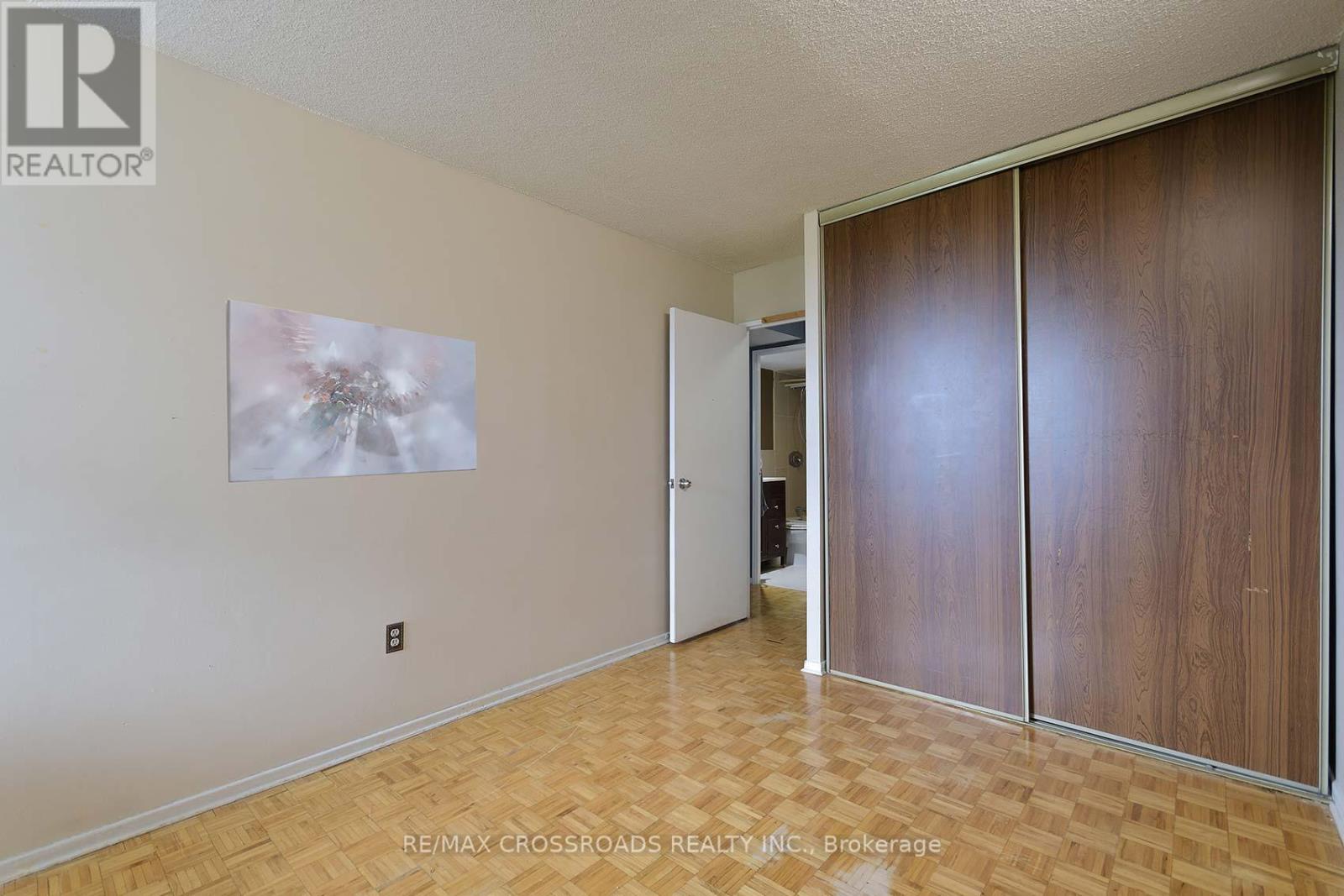 Photo 25 of 210 25 Sunrise Avenue, Toronto ON