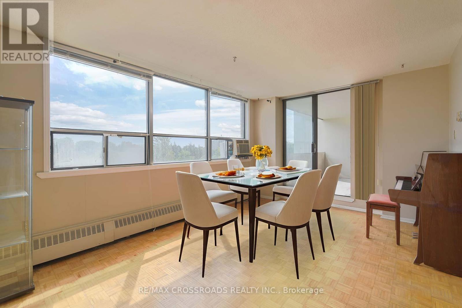 Photo 11 of 210 25 Sunrise Avenue, Toronto ON