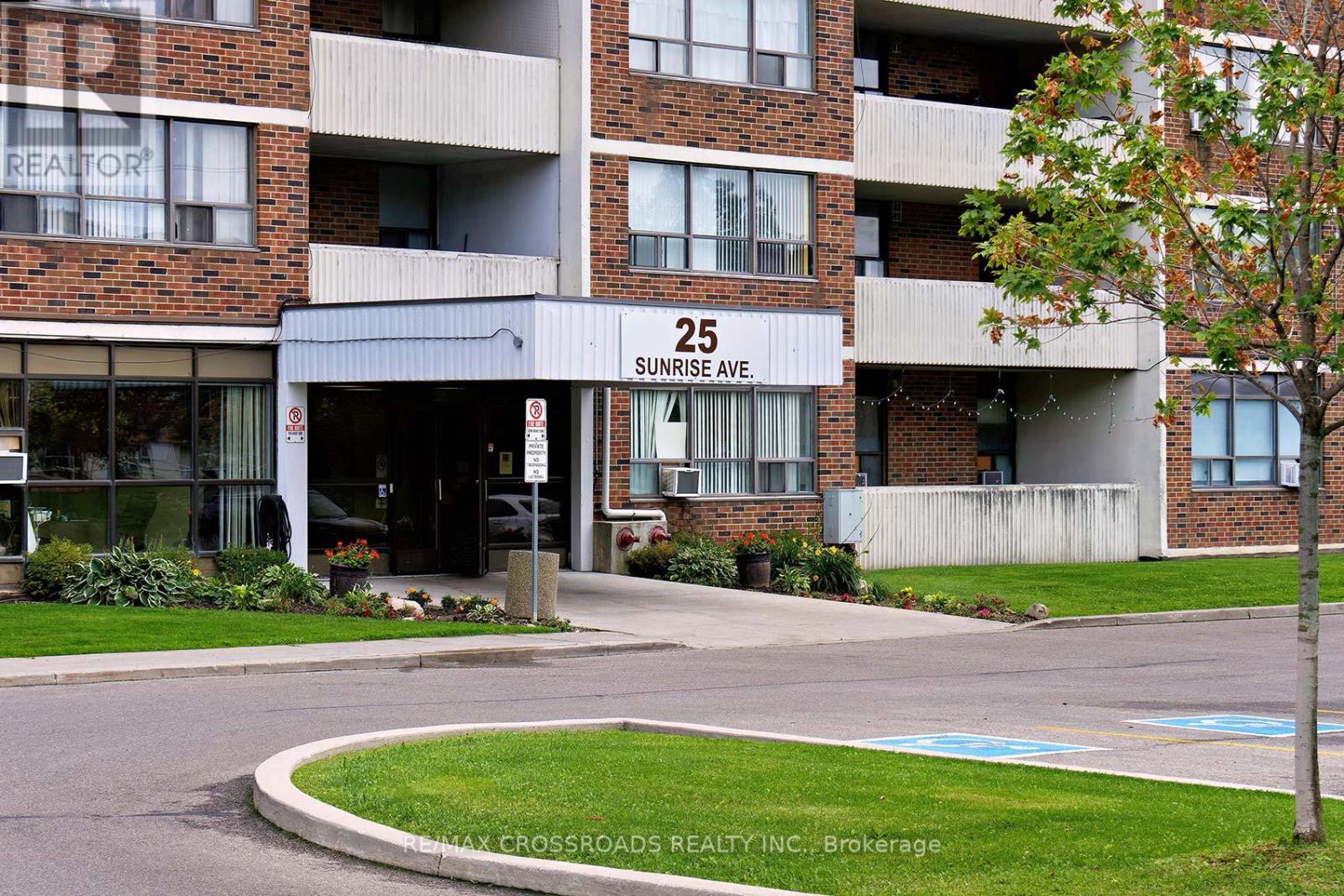 Photo 2 of 210 25 Sunrise Avenue, Toronto ON