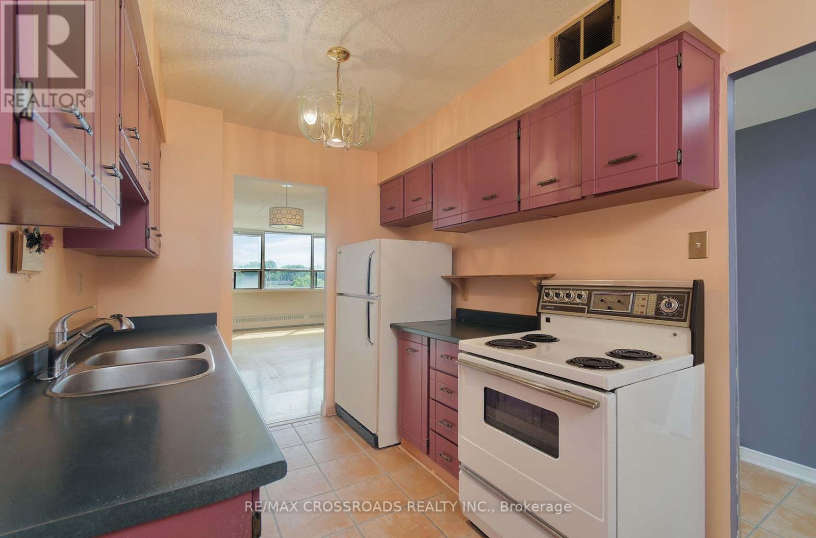 Photo 20 of 210 25 Sunrise Avenue, Toronto ON