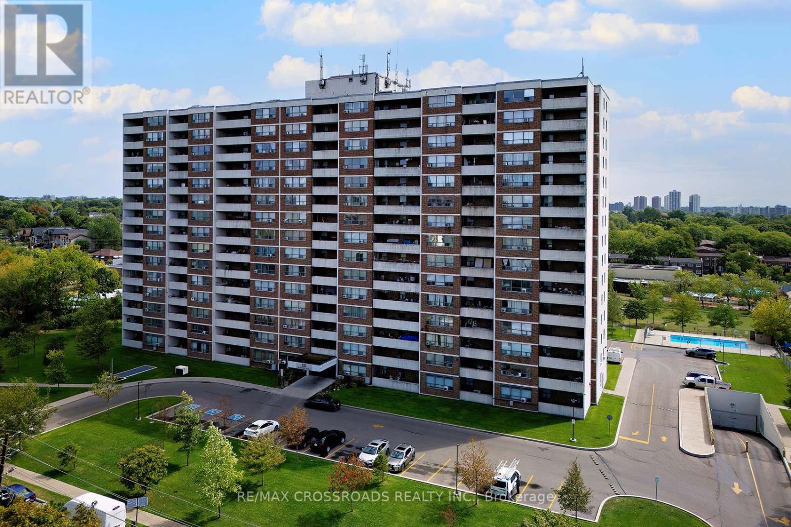 Photo 3 of 210 25 Sunrise Avenue, Toronto ON