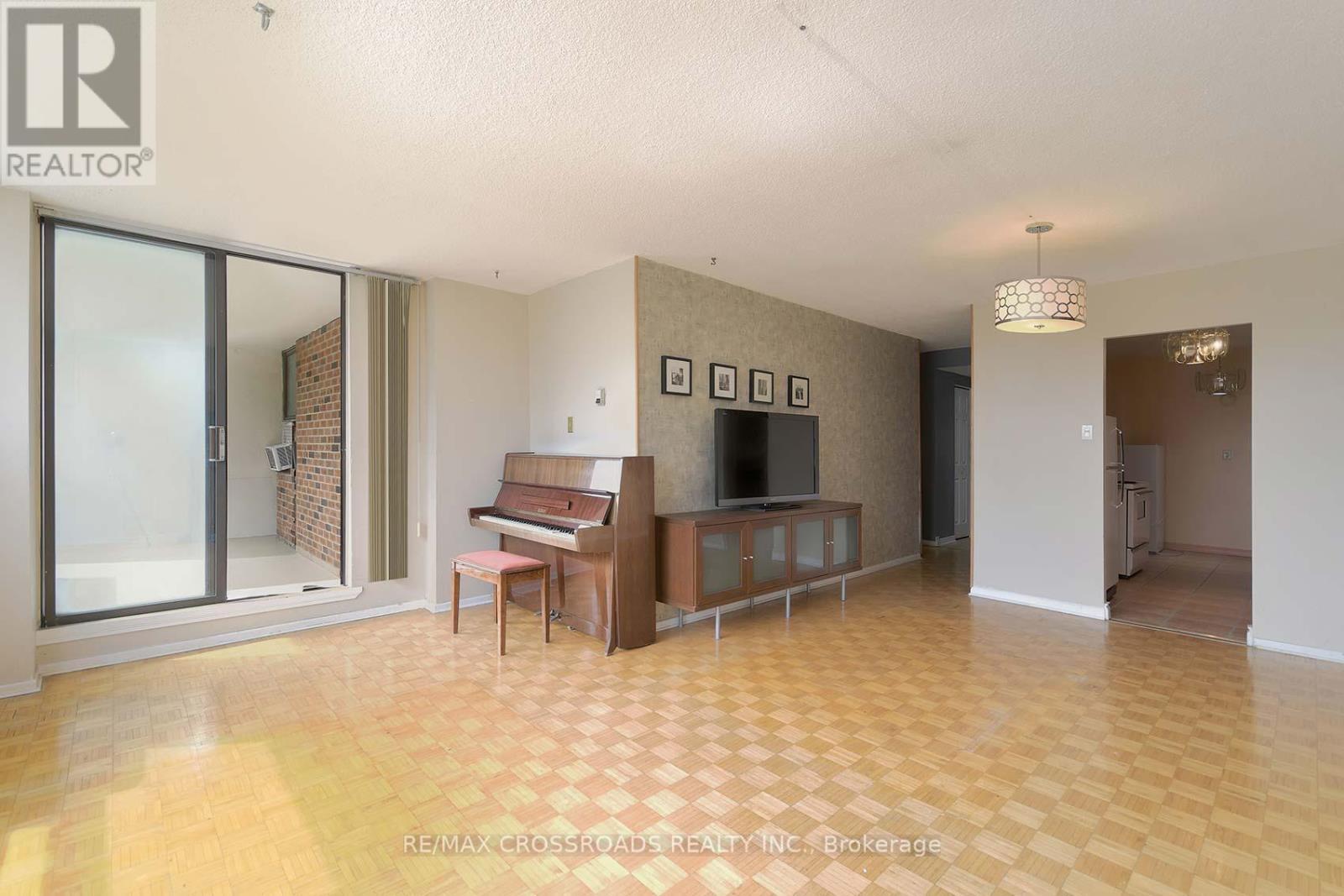 Photo 8 of 210 25 Sunrise Avenue, Toronto ON