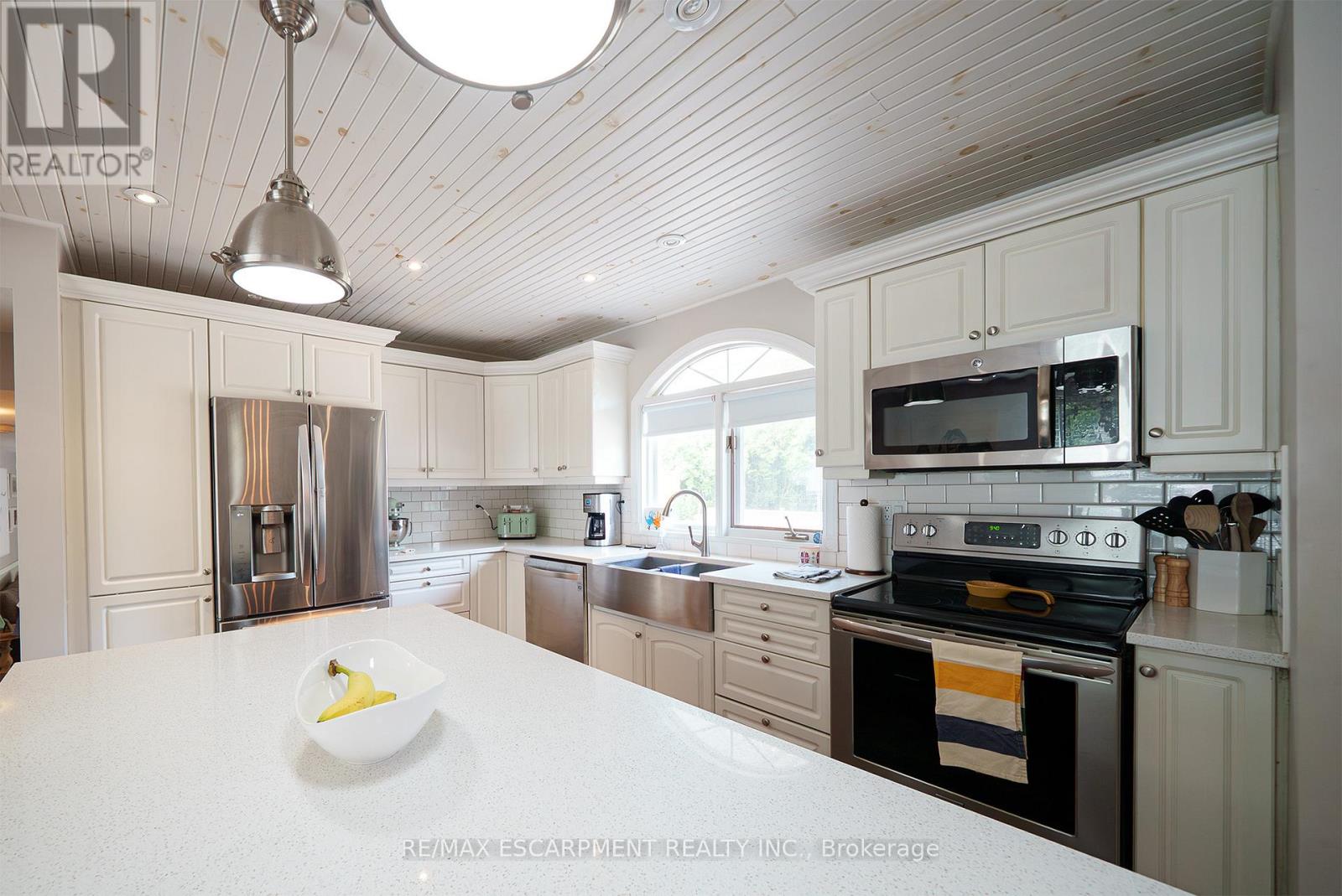 Photo 10 of 41 Westbrier Knoll, Brantford ON