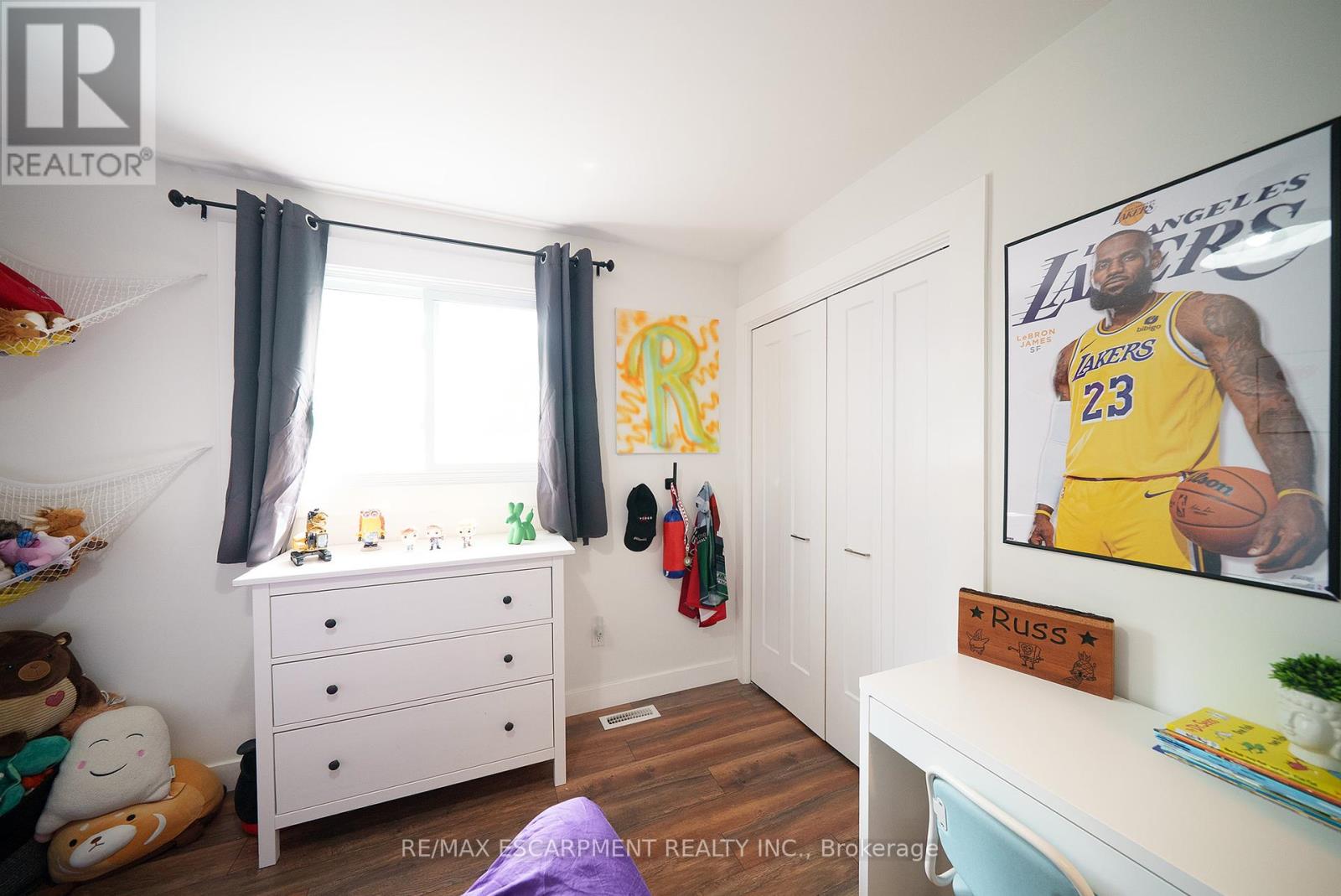 Photo 17 of 41 Westbrier Knoll, Brantford ON