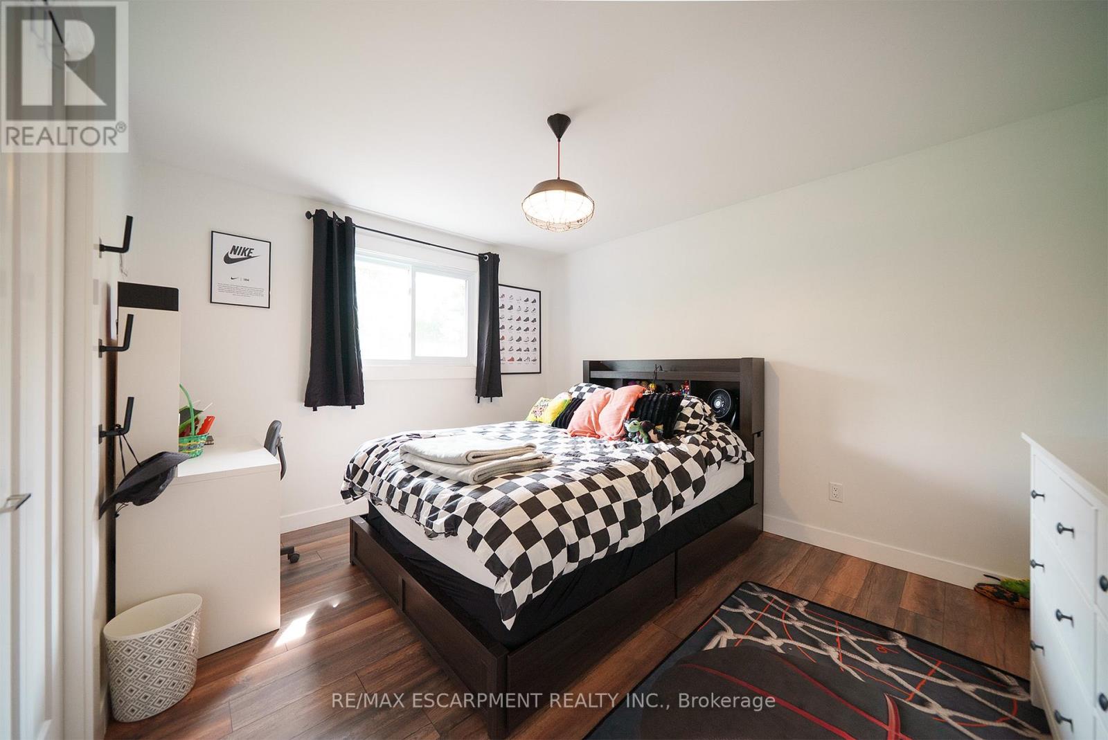 Photo 18 of 41 Westbrier Knoll, Brantford ON