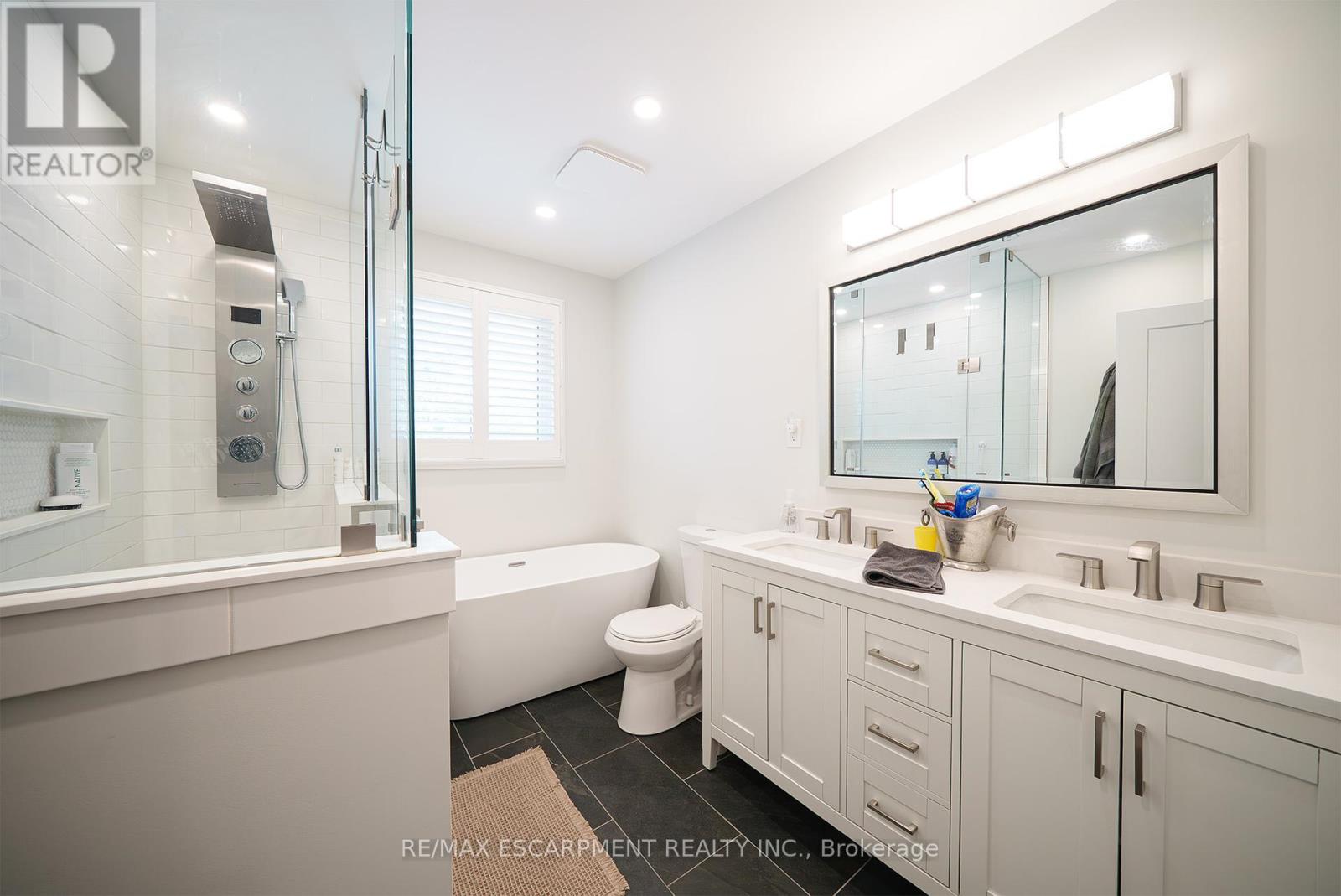 Photo 20 of 41 Westbrier Knoll, Brantford ON