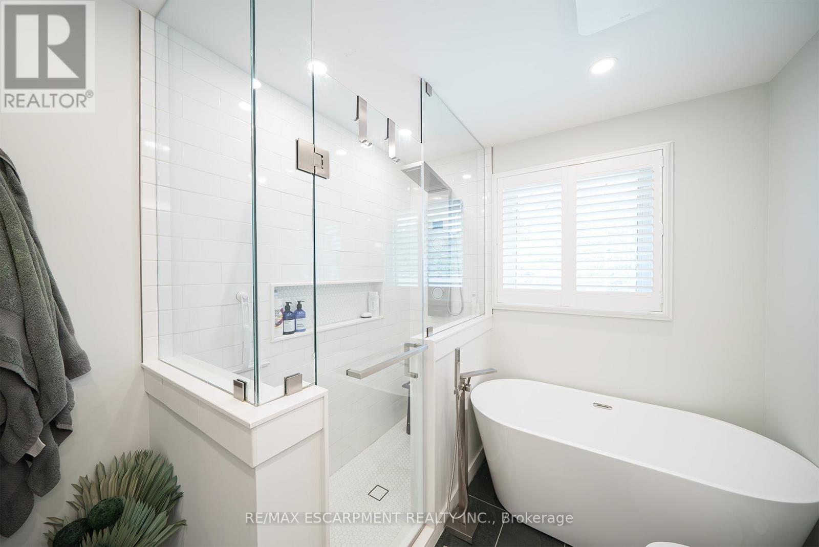 Photo 21 of 41 Westbrier Knoll, Brantford ON