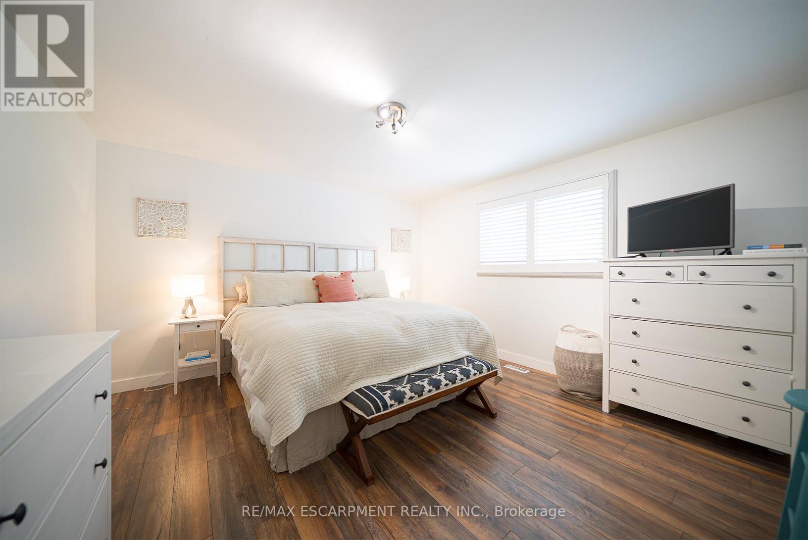 Photo 25 of 41 Westbrier Knoll, Brantford ON