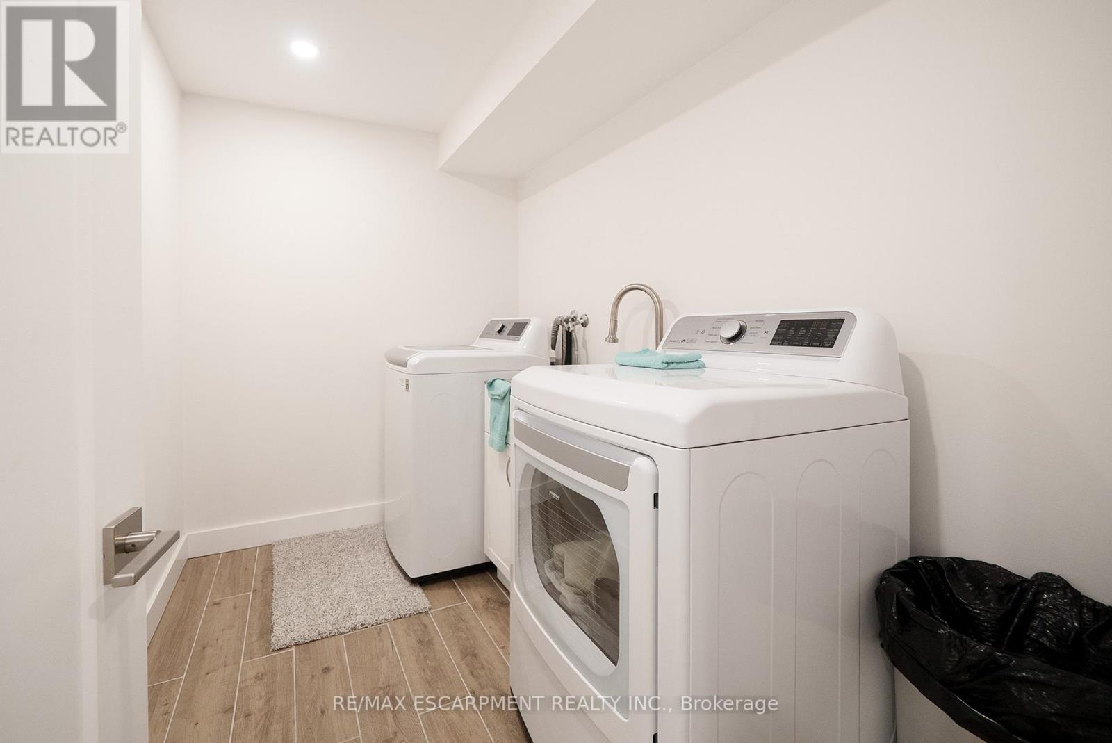 Photo 29 of 41 Westbrier Knoll, Brantford ON