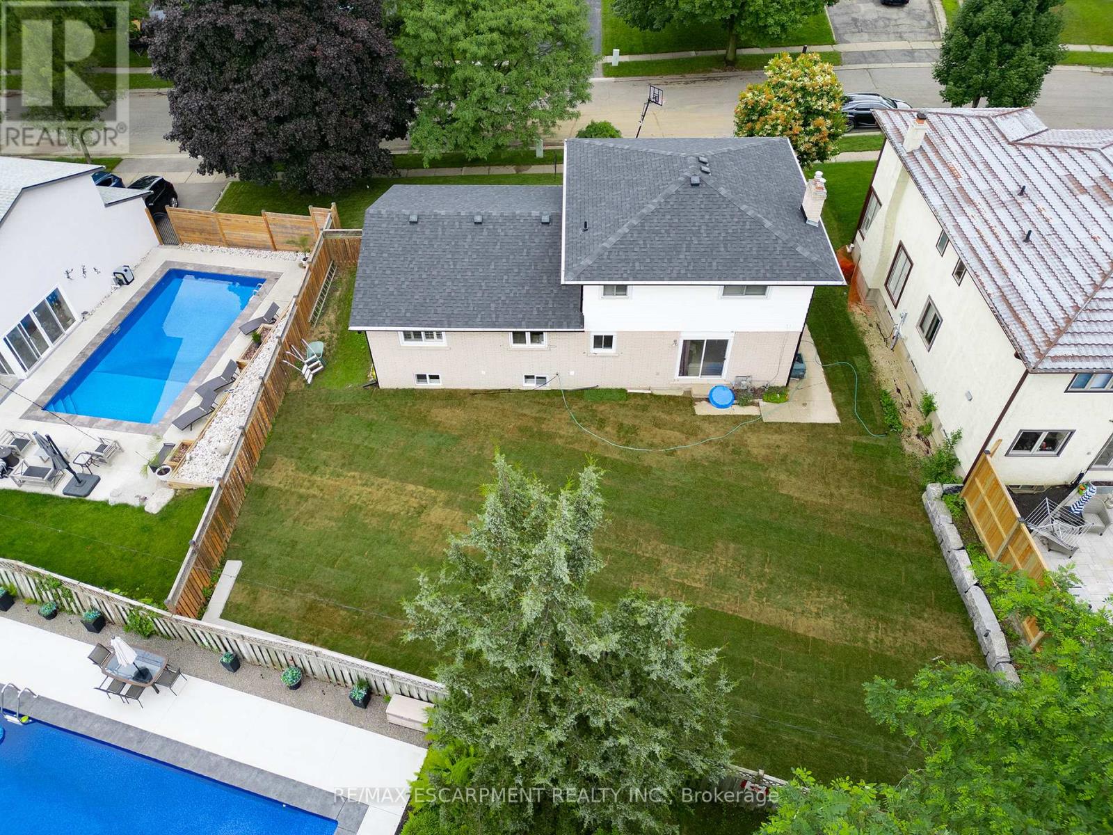 Photo 33 of 41 Westbrier Knoll, Brantford ON