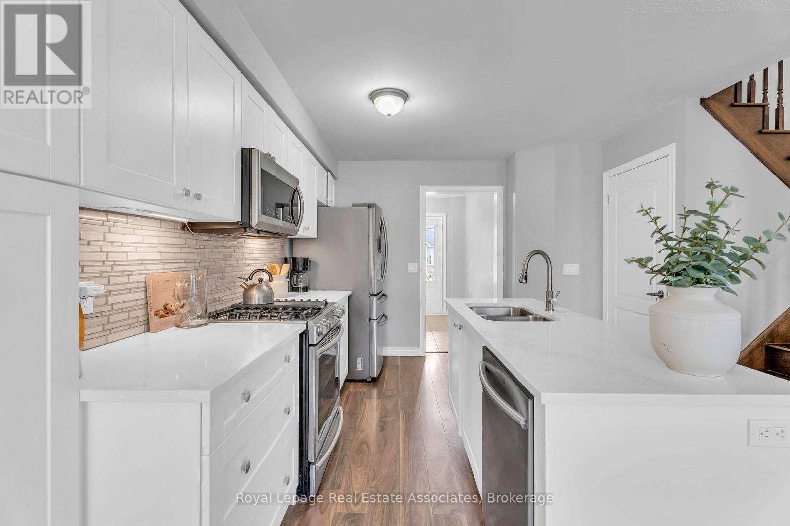 Photo 10 of 822 Cook Crescent, Shelburne ON
