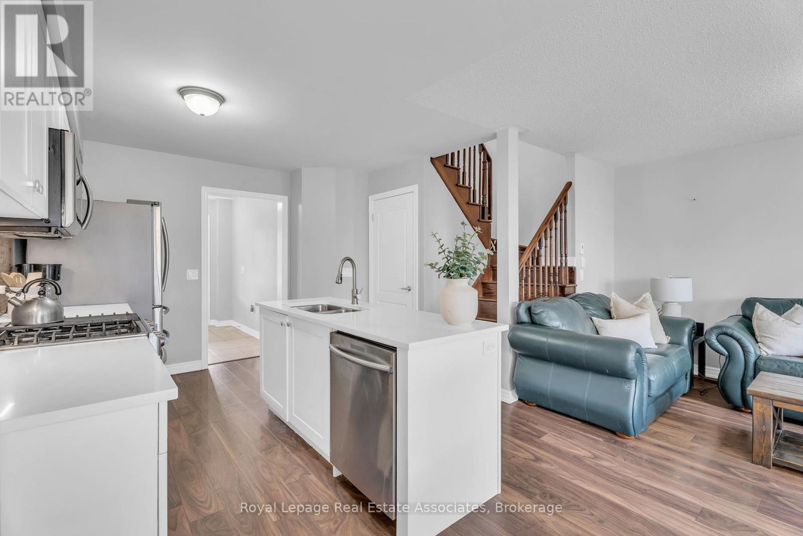Photo 11 of 822 Cook Crescent, Shelburne ON