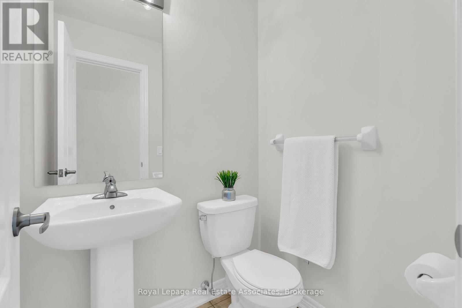 Photo 20 of 822 Cook Crescent, Shelburne ON