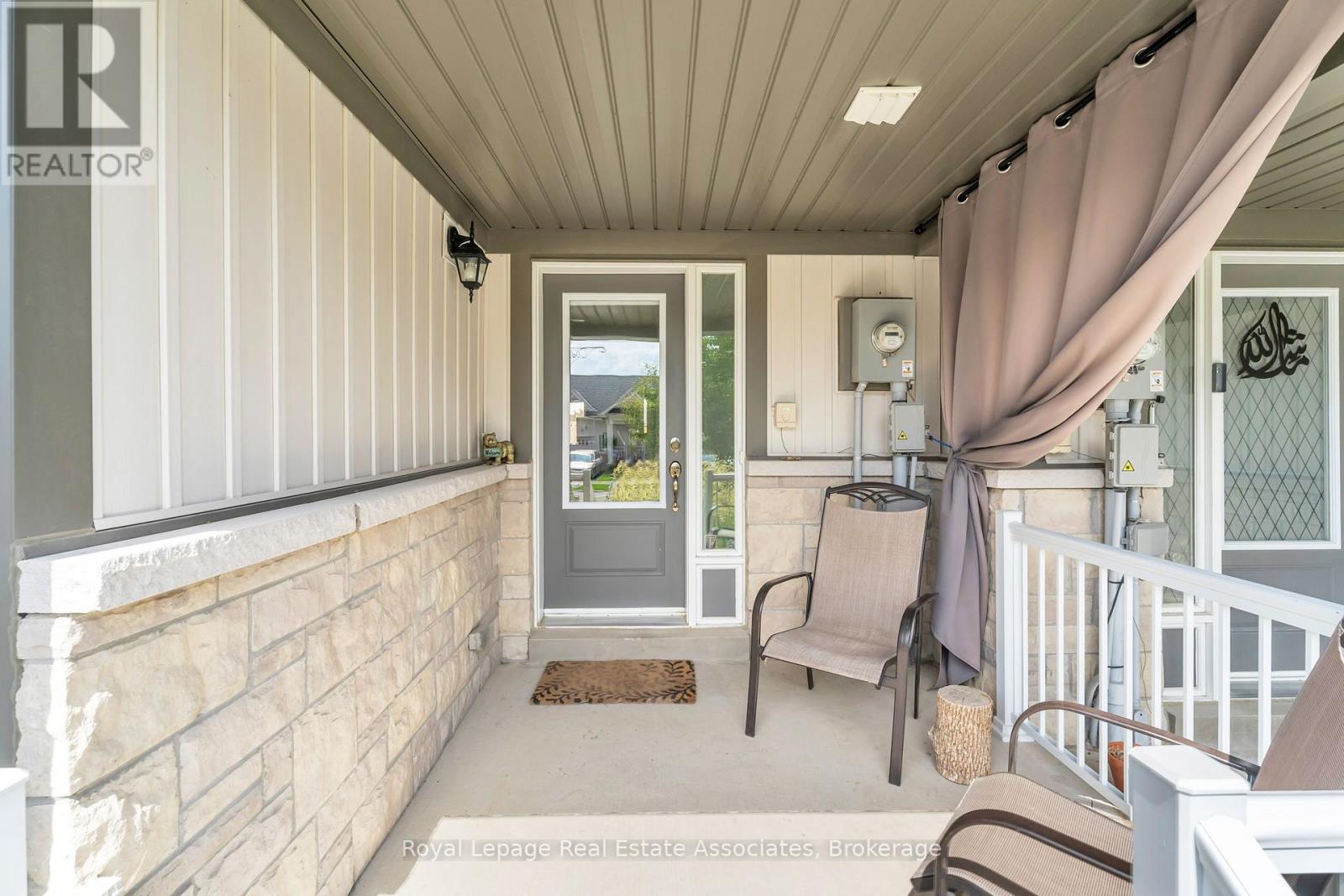 Photo 4 of 822 Cook Crescent, Shelburne ON